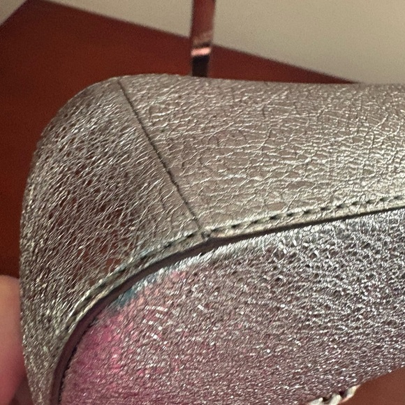 Michael Kors Jet Set Bag in Metallic Silver Leather - Picture 9 of 16